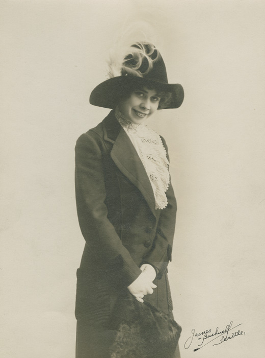 Photograph of vaudeville vocalist Anna Wheaton